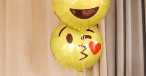 Ohjelmointi - Miten emojit mullistavat ohjelmointikielet: Uusi ulottuvuus koodaamiseen