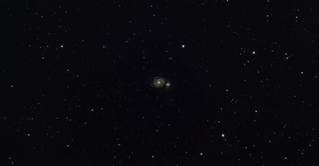 Pimeäaine - Valon kaareutuminen paljastaa: Tutkimusmatka näkymättömään maailmankaikkeuteen