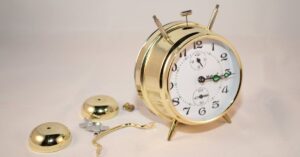 Maailmanloppukello - Tuomiopäivän kello tikittää kohti keskiyötä – ihmiskunnan herätyskello soi nyt kovempaa kuin koskaan