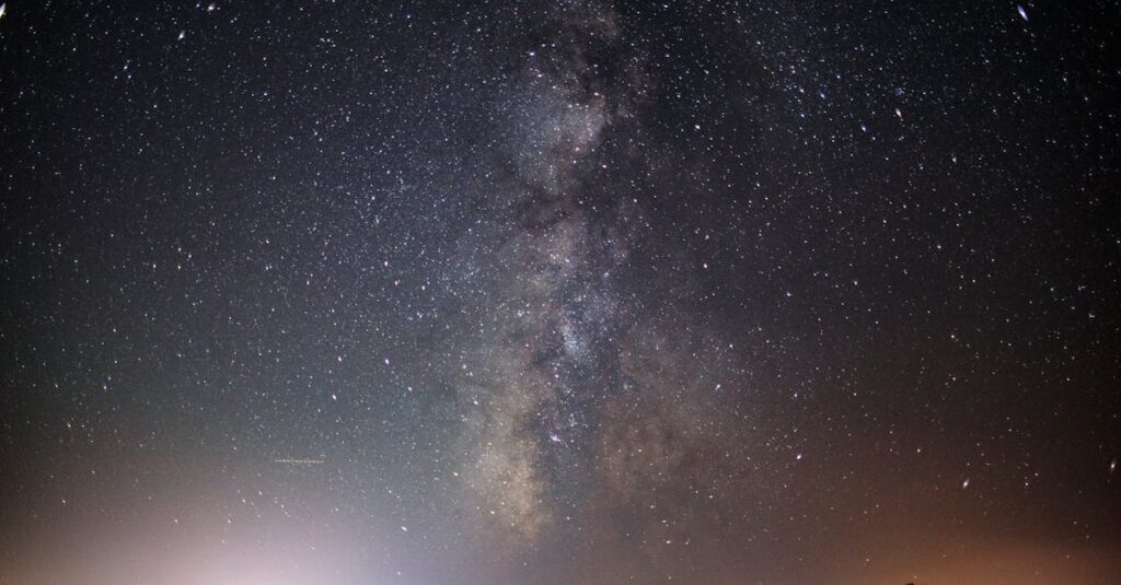 Orgaaniset molekyylit - James Webb paljastaa: Orgaaniset molekyylit avaruuden syövereissä viittaavat elämän mahdollisuuksiin