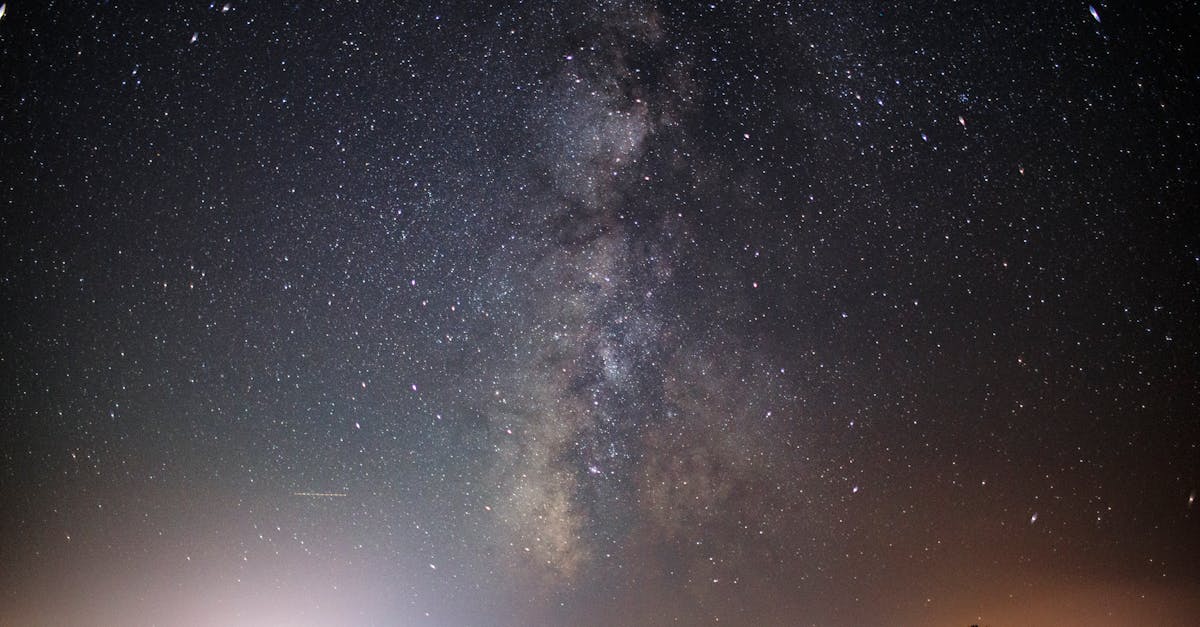 Orgaaniset molekyylit - James Webb paljastaa: Orgaaniset molekyylit avaruuden syövereissä viittaavat elämän mahdollisuuksiin