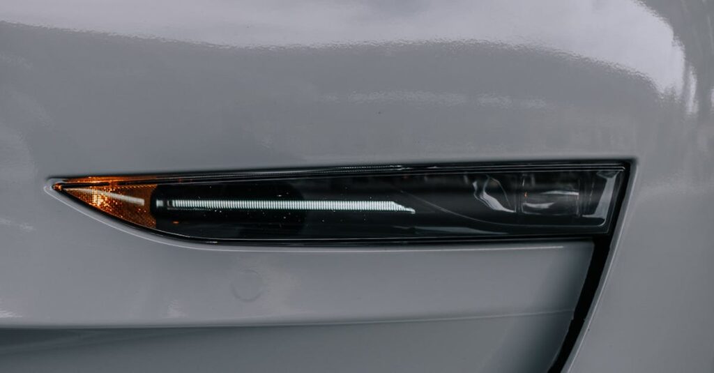 Autoteknologia - Miksi Kiina Kielsi Piilotetut Autonkahvat? Turvallisuus vs. Innovaatio Selitettynä