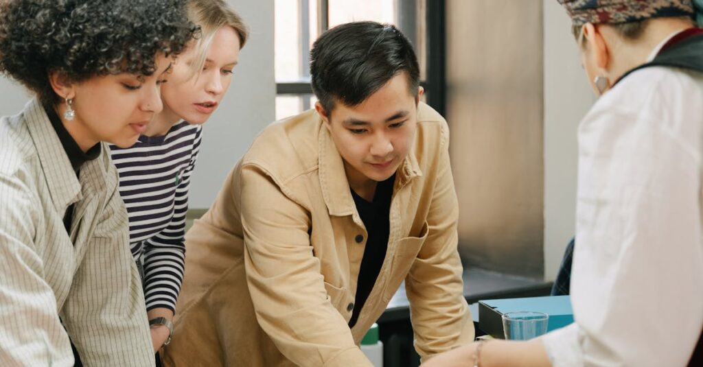 Työelämä - Synergisoivat Paradigmat Työelämässä: Miten Ne Vaikuttavat Päätöksentekoon ja Johtajuuteen